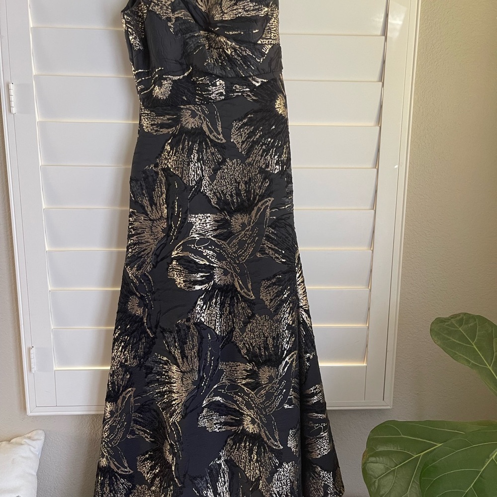 Carmen Marc Valvo Black One Shoulder Gown